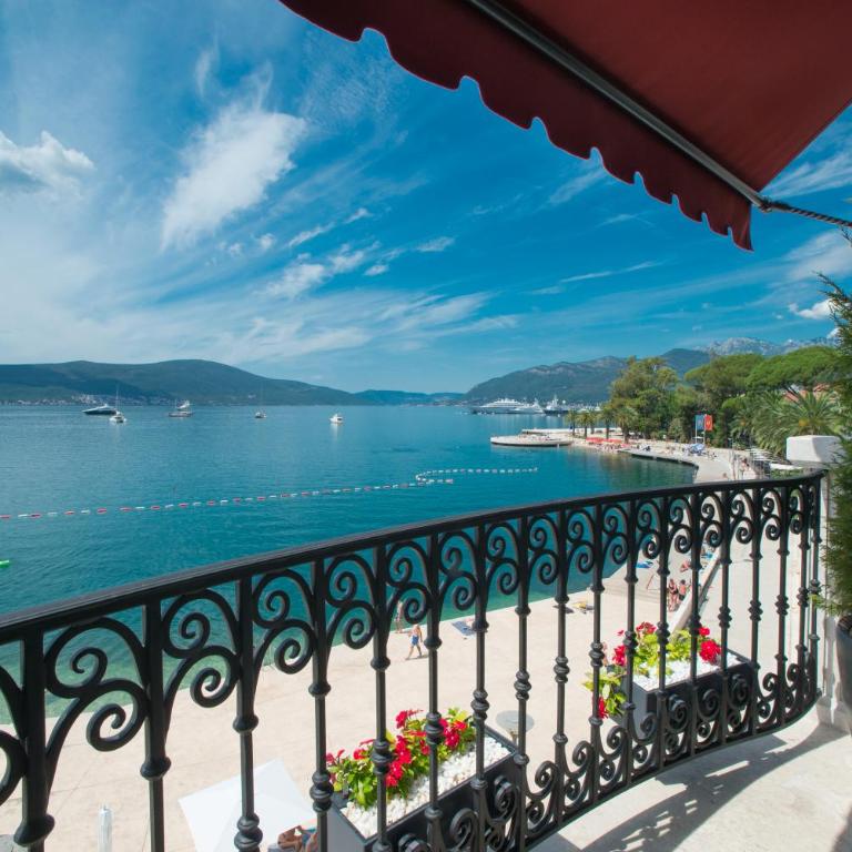 Boutique Hotel La Roche - Deluxe Two-Bedroom Suite with Sea View - 8