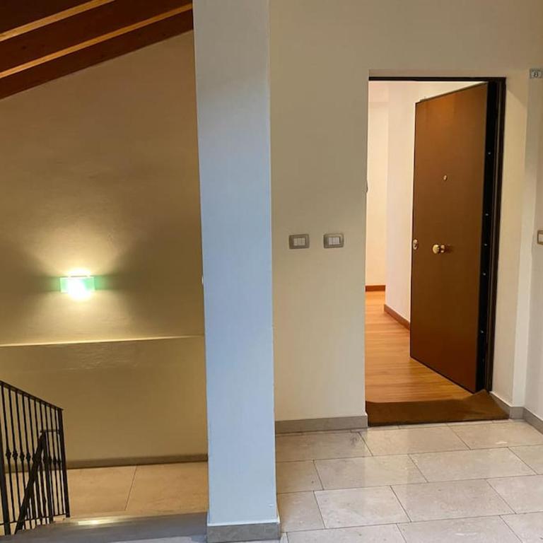 Interno 8 appartamento con box auto privato gratuito - Two-Bedroom Apartment - 3