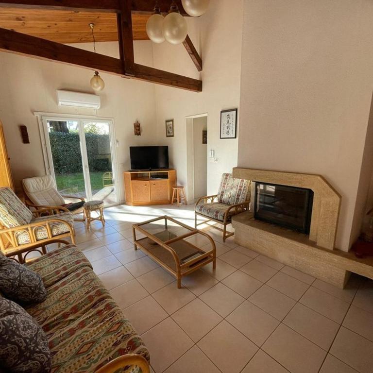 Maison Familiale Près de la Plage avec Grand Jardin et Parking Privé - FR-1-413-108 - Maison de Vacances (8 Adultes) - 4