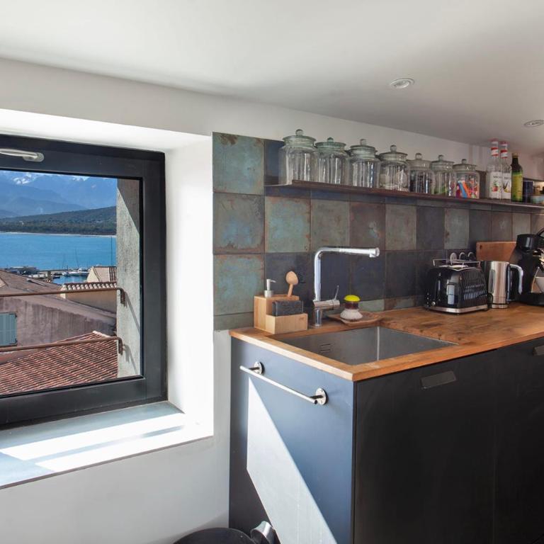 Mira appartement climatisé vue mer centre de Calvi proche port et plage - Appartement - 6