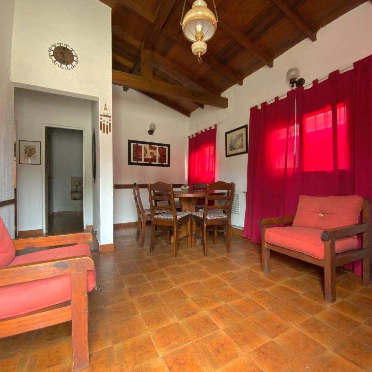 Complejo Quimey No se alquila a jóvenes y se reserva con el 30 porciento del total mediante depósito bancario - Two-Bedroom House - 4