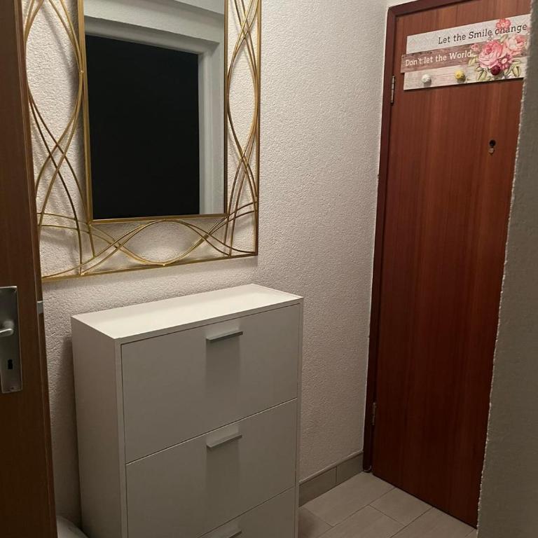 Lovley home - One-Bedroom Apartment - 8