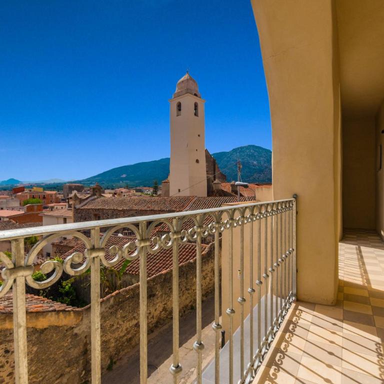 Annamar - Three-Bedroom House - 10
