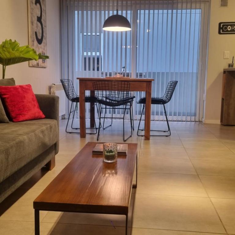 PISO TRES. Depto de categoría en cofico. C/Cochera - Apartamento de 1 dormitorio - 5
