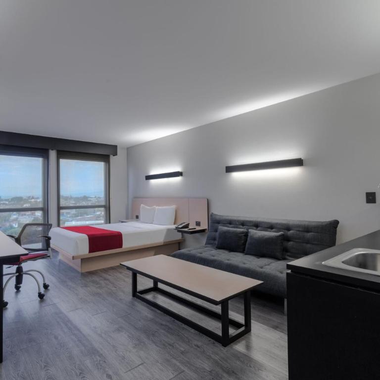 City Express by Marriott Guadalajara Aeropuerto - Superior Queen Room with Sofa Bed - 5
