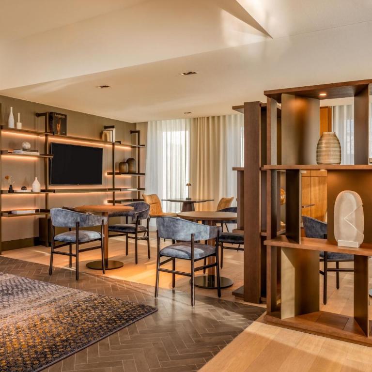 Munich Marriott Hotel City West - Executive Zimmer mit Kingsize-Bett - Zugang zur Club Lounge - 8