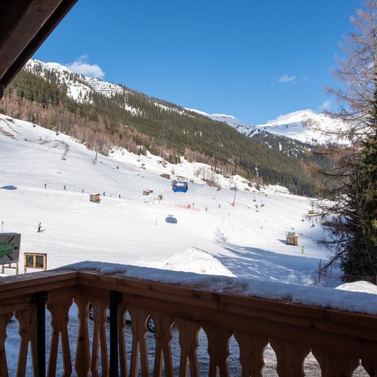 Chalet Marmotta CULM - Luxus Chalet Ski-In Ski-Out - Penthouse-Apartment - 20