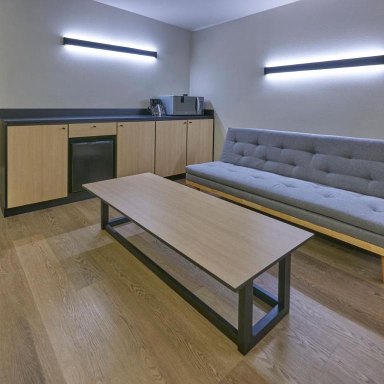 City Express by Marriott Cancun Aeropuerto - Junior King Suite with Sofa Bed - 4