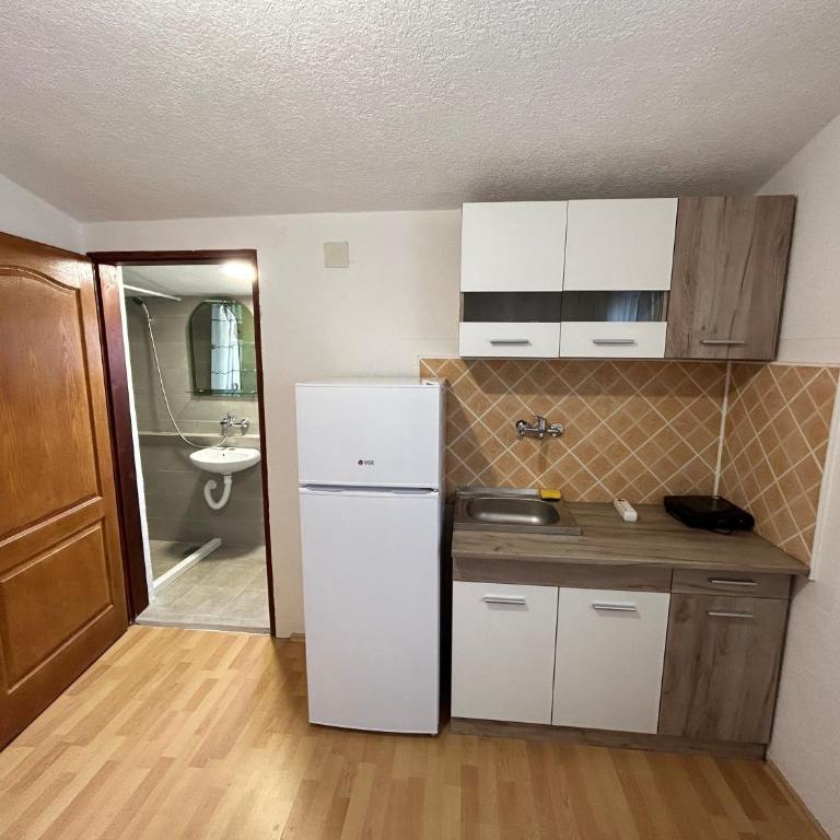 Mon - One-Bedroom Apartment - 1