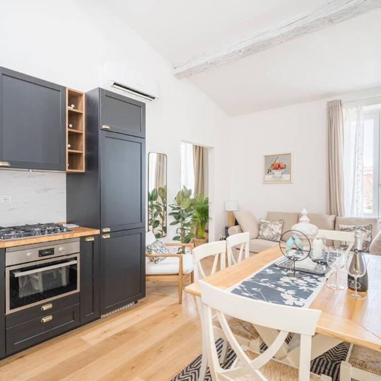 Art Apartment SMN - Appartamento con 3 Camere da Letto - 1