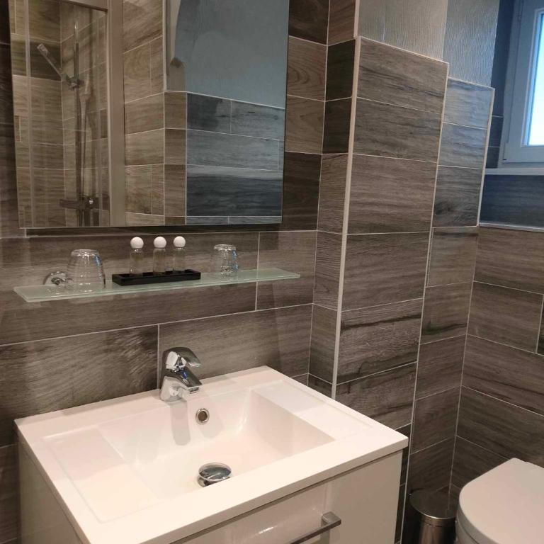 Hôtel La Réserve - Chambre Double Supérieure - 8
