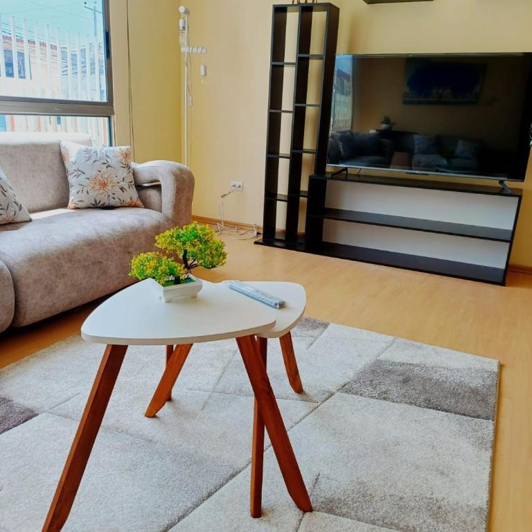 Departamento completo cerca de Embajada Americana - Three-Bedroom Apartment - 1