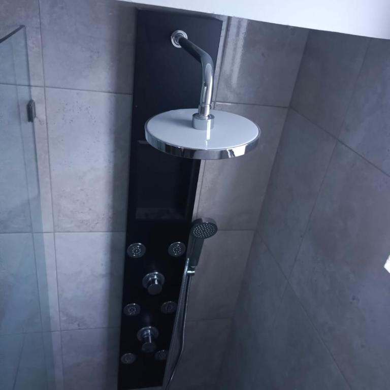 Departamento completo cerca de Embajada Americana - Three-Bedroom Apartment - 25