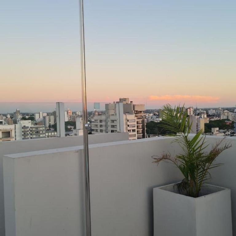 DEPARTAMENTO CENTRICO DE LUJO CON PISCINA Y COCHERA - Two-Bedroom Apartment - 5