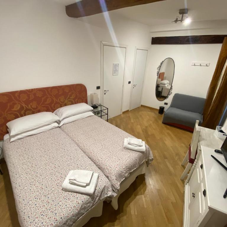 B&B and Home La Piazzetta della Pioggia - Camera Doppia con Letti Singoli - 7