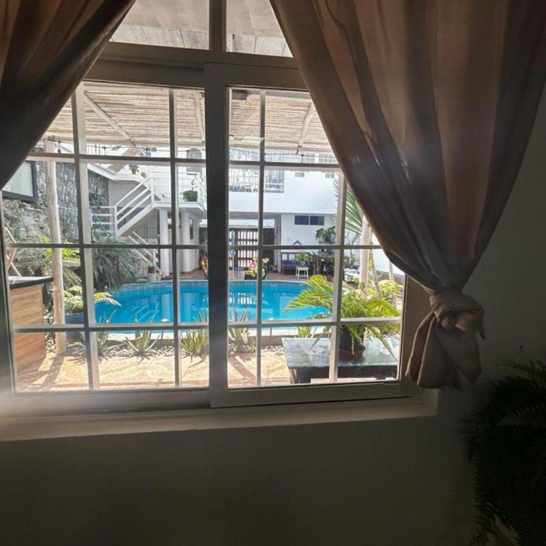 Playa Arica Backpackers - Double Room with Pool View - 8