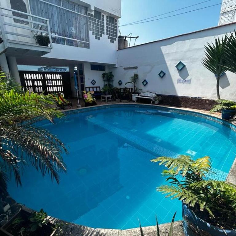 Playa Arica Backpackers - Mixed Dormitory Room - 2