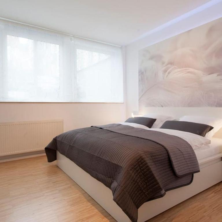 Exclusive 2-room souterrain apartment - Apartment mit 1 Schlafzimmer - 1