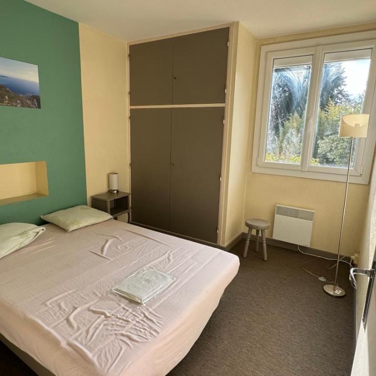 Appartement EST classé 3 étoiles au 1er étage d'une maison avec jardin dans un quartier calme - Appartement 1 Chambre - 10