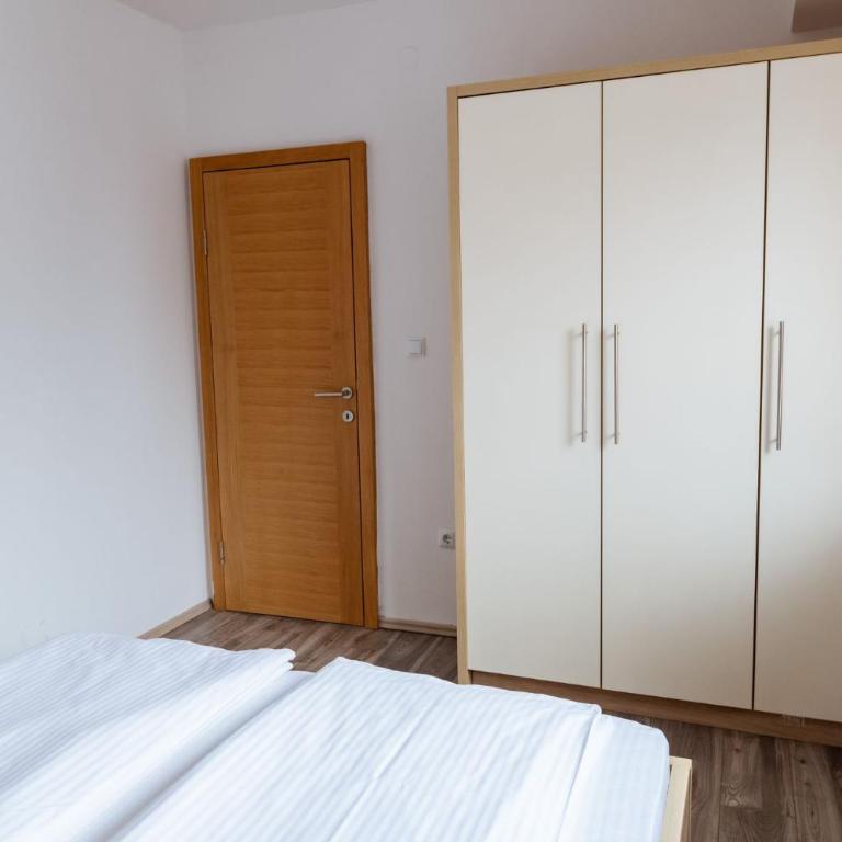 Apartments and rooms Max-Well - Standard One-Bedroom Apartment - 5