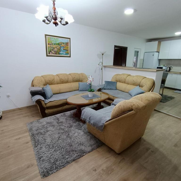 Entire house floor - 2-Bedroom Cozy & Peaceful Apartment - Two-Bedroom Apartment - 3