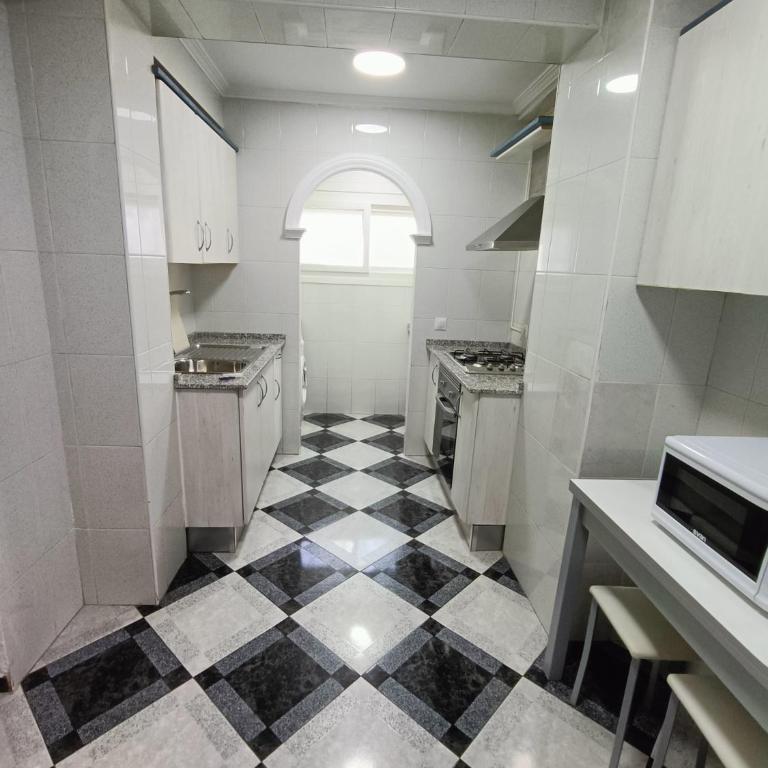 Piso calidad precio junto a la Playa de la Victoria - Apartamento de 2 dormitorios - 12