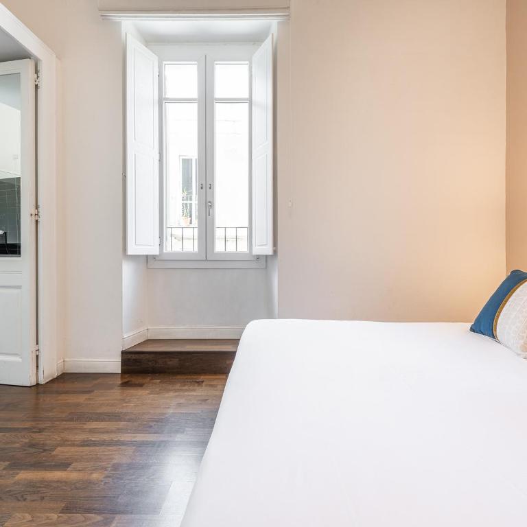 PLEY Cagliari Boutique Rooms - King Room with Balcony - 2
