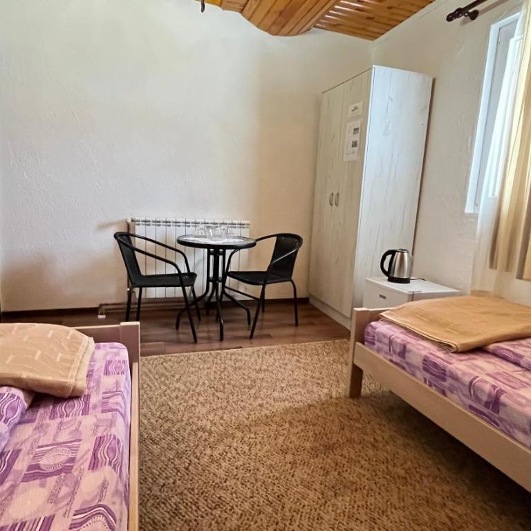 SNAM Rooms&Apartment - Twin Room with Shared Bathroom - 4