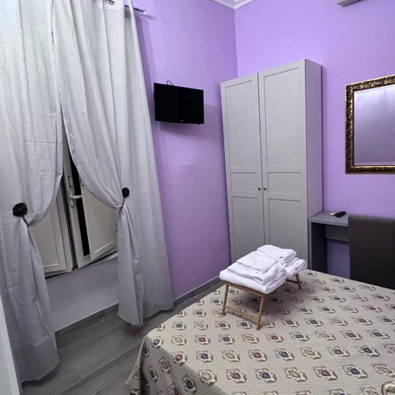 Guest House Biondi Cavour - Camera Familiare con Bagno Privato - 6