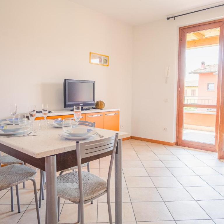Garda Orange Apartment - Italian Homing - Appartamento con 2 Camere da Letto - 3