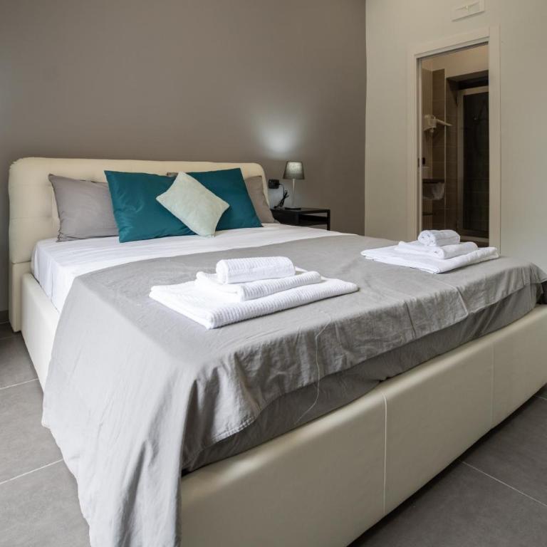 Doria Suites Napoli - Camera Matrimoniale Standard - 7