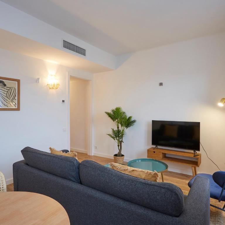 61PAR1014- Magnifico apartamento recientemente decorado en Poble Sec - Three-Bedroom Apartment - 8