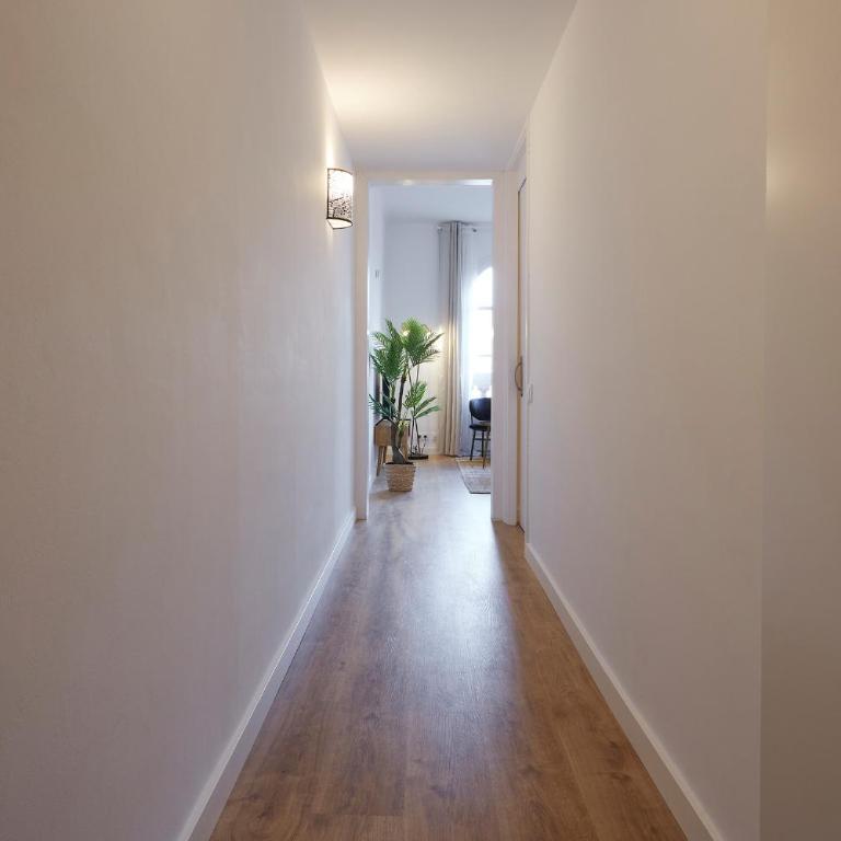 61PAR1014- Magnifico apartamento recientemente decorado en Poble Sec - Three-Bedroom Apartment - 13