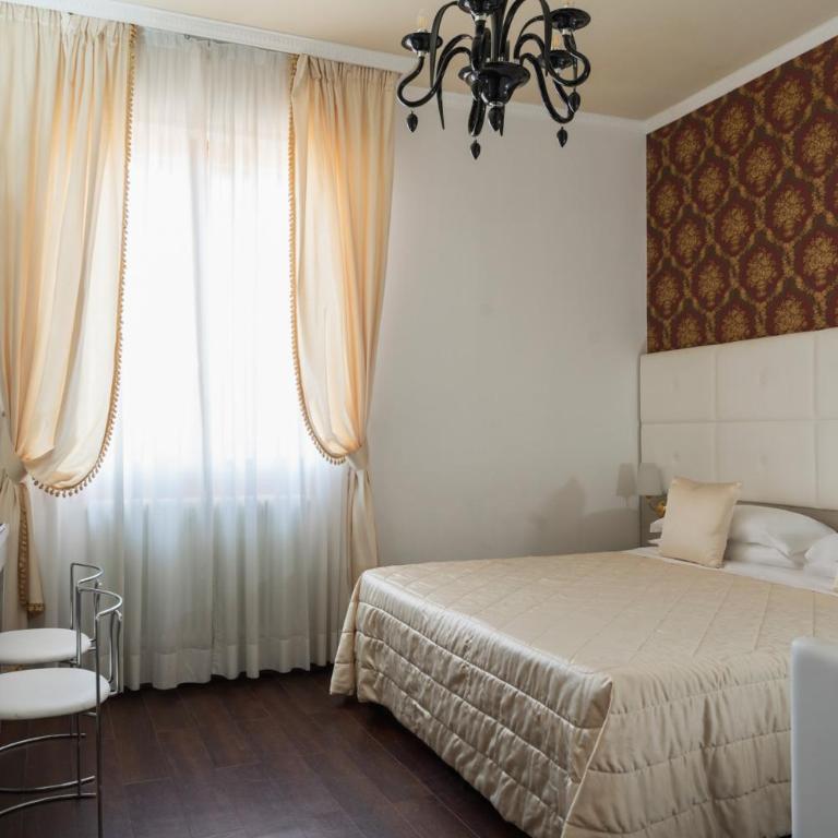 Hotel Re Enzo - Camera Matrimoniale Deluxe - 8