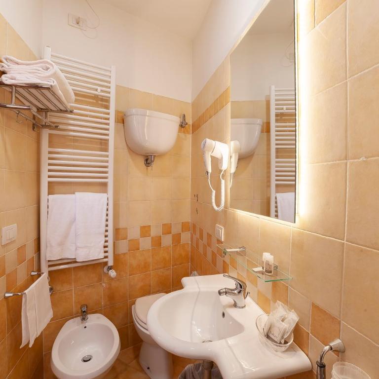 Hotel Pax - Camera Tripla - 2