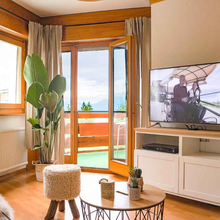 Kid-friendly studio near Ski Lifts - One-Bedroom Apartment - 3