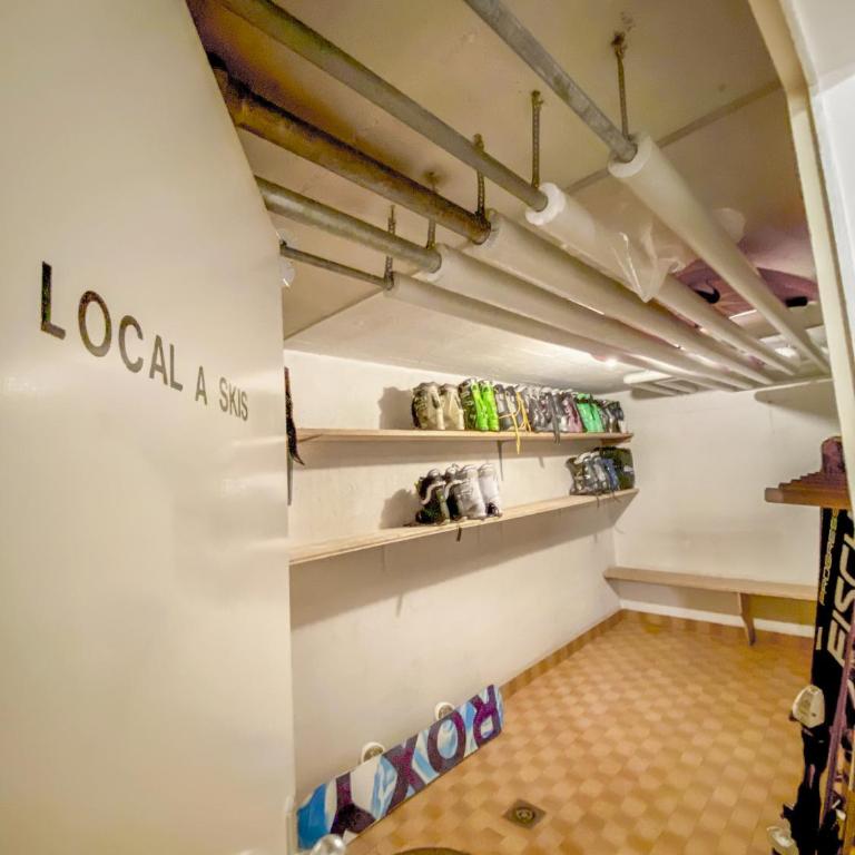 Kid-friendly studio near Ski Lifts - One-Bedroom Apartment - 12