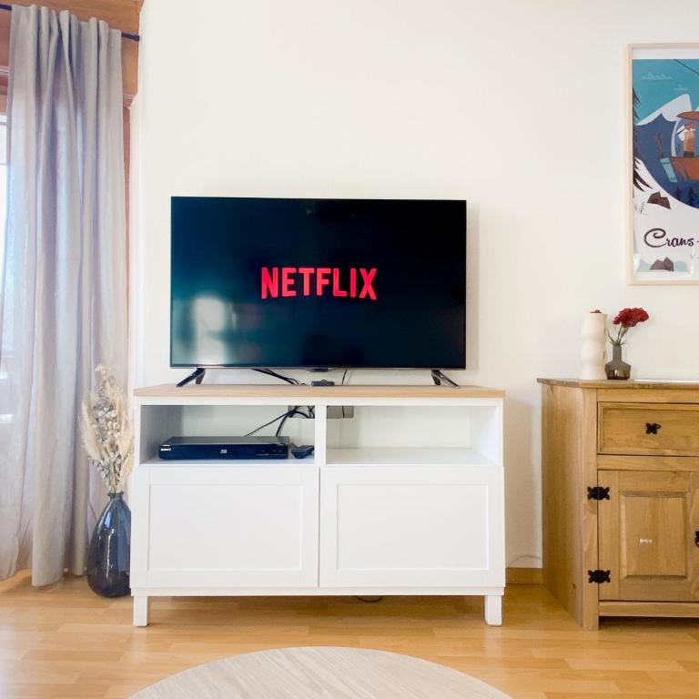 Kid-friendly studio near Ski Lifts - One-Bedroom Apartment - 11