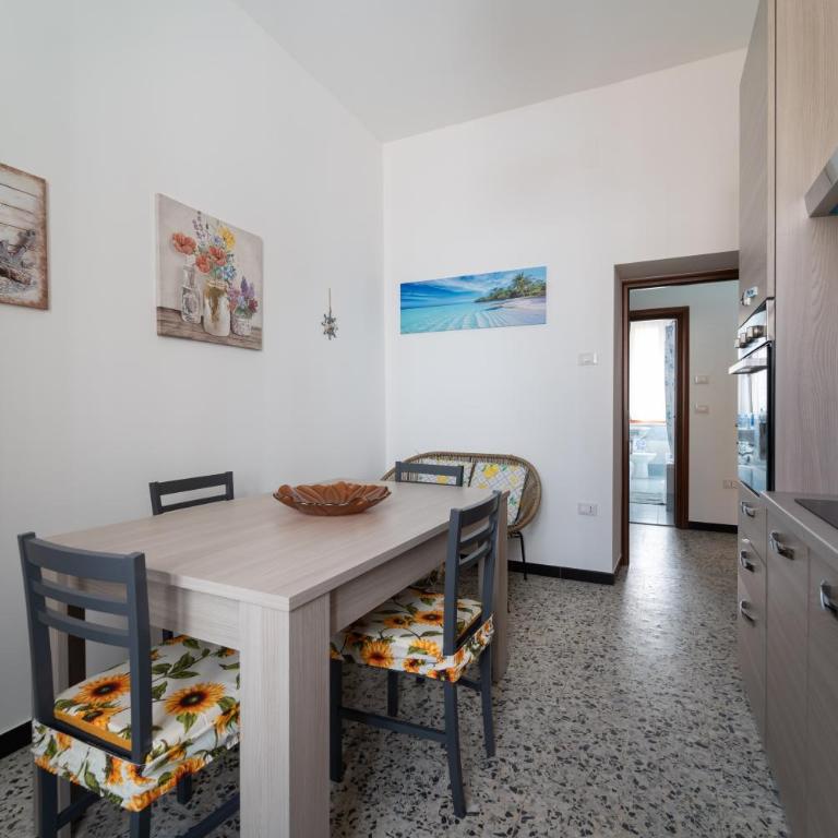 Summer riviera apartment - relax in centro - Two-Bedroom Standard Apartment - 4