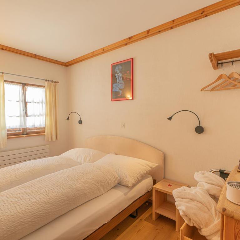 Gasthaus & Hotel Berninahaus - Budget Doppelzimmer mit Gemeinschaftsbad - 3