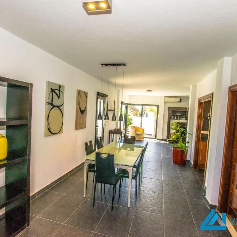229 - Villa Lanson by Villas Now Ltd - Villa with Private Pool - 16