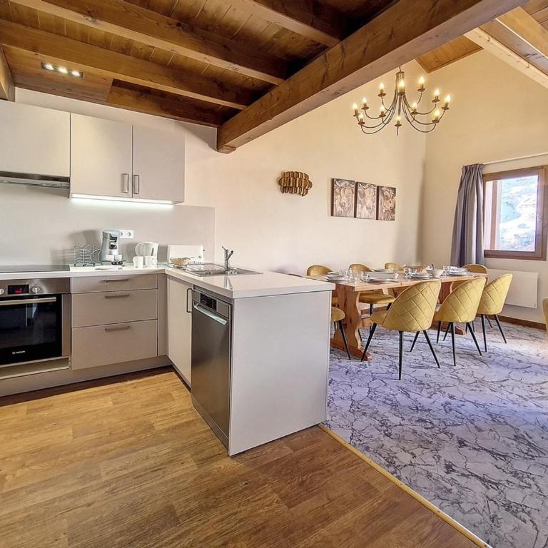 Appartement spacieux, proche pistes, balcon, 10 pers, sauna, hammam, WIFI - FR-1-344-747 - Appartement - 4