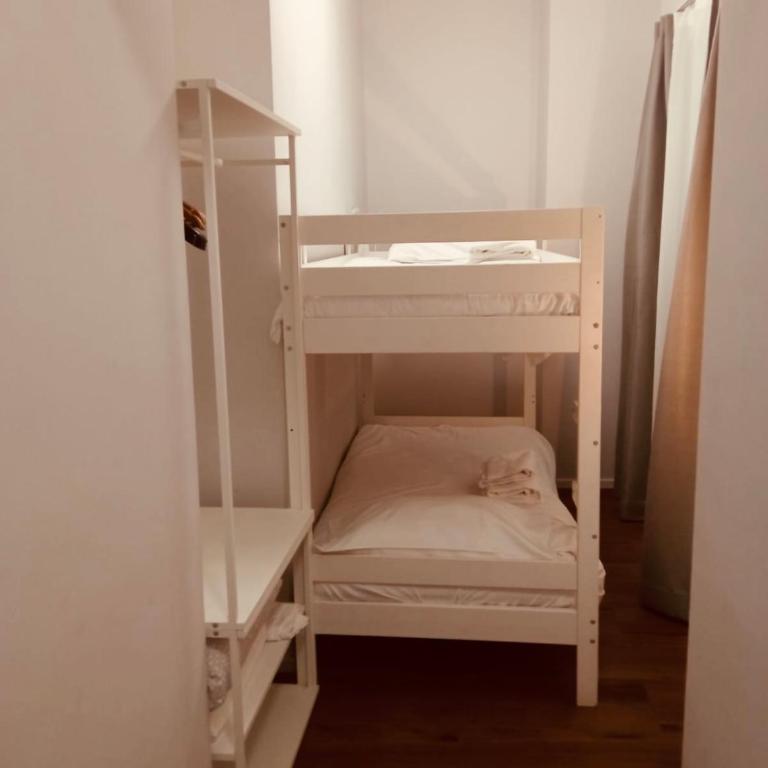 Casanova Trieste Centrale - Appartamento con 2 Camere da Letto - 3