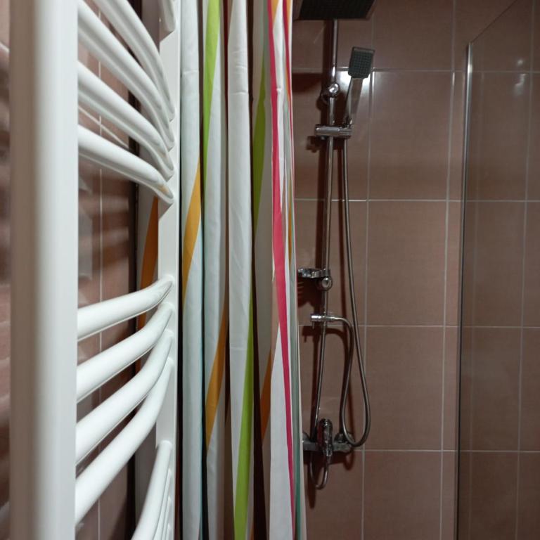 GUESTHOUSE TARA - Dvokrevetna Soba sa Bračnim Krevetom - 13