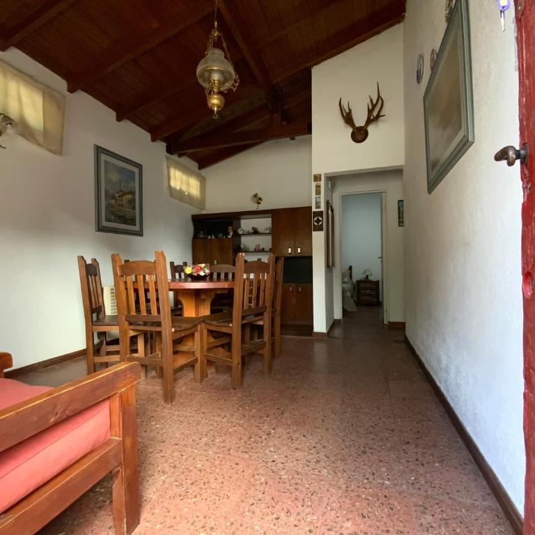 Complejo Quimey No se alquila a jóvenes y se reserva con el 30 porciento del total mediante depósito bancario - Two-Bedroom House - 4