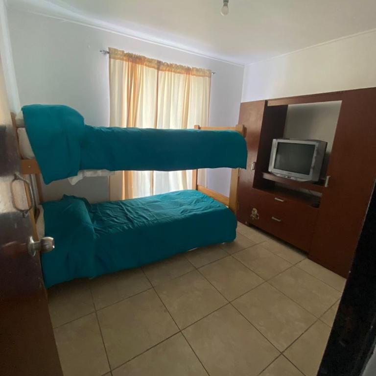 Casa 3 d 2 B 2 E zona 4 esquina - Three-Bedroom House - 11