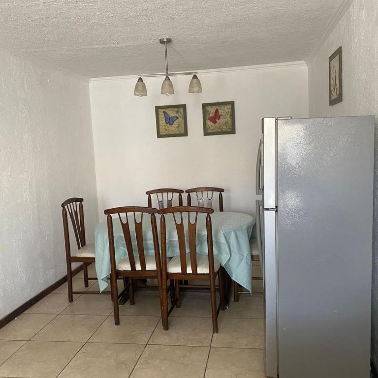 Casa 3 d 2 B 2 E zona 4 esquina - Three-Bedroom House - 9