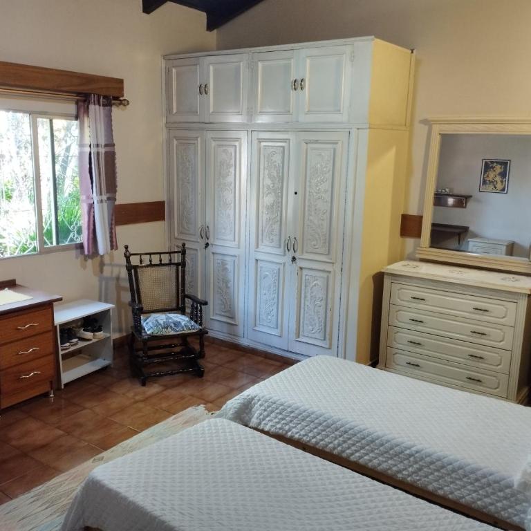 RESIDENCIA-UNIV - Triple Room with Pool View - 9