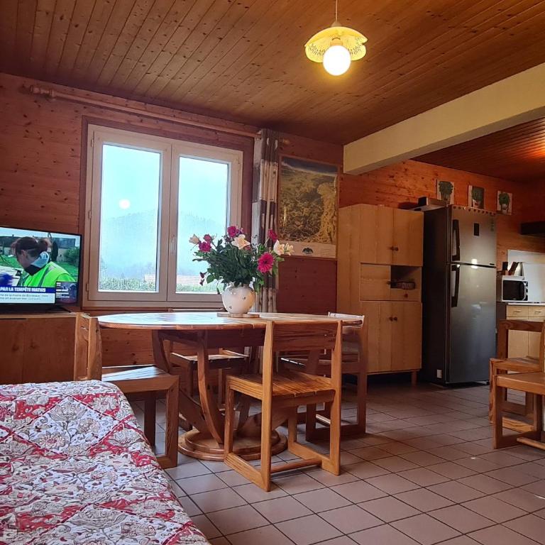 Chalet Confortable à La Bresse, Proche Ski, Wifi, Animaux Acceptés - FR-1-589-130 - Maison de Vacances (4 Adultes) - 14