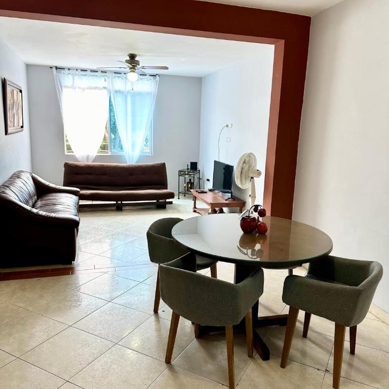 Apto a 300 mts de la Basilica de Buga + Wifi - Apartamento de 2 dormitorios - 1